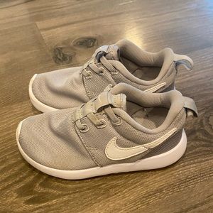 Nike Toddler Tennis Shoes Size 9C